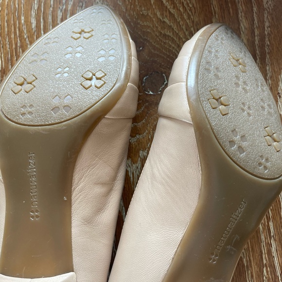 Naturalizer Heels- Worn Once! - Picture 5 of 8